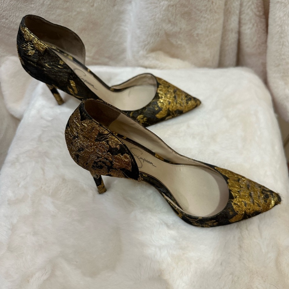 Jessica Simpson Elegant Black and Gold Heels